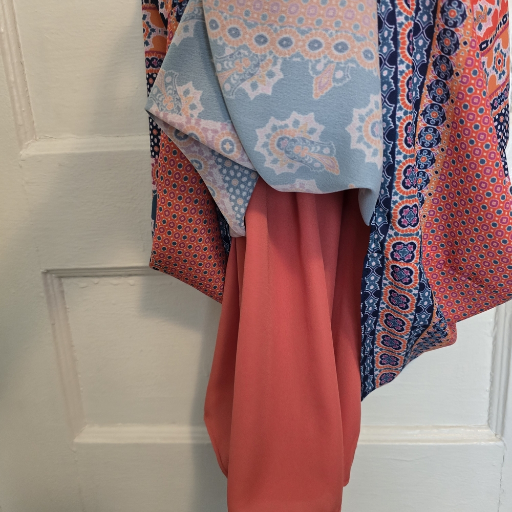 Colorful Sleeveless Patterned Top - Picture 4 of 7